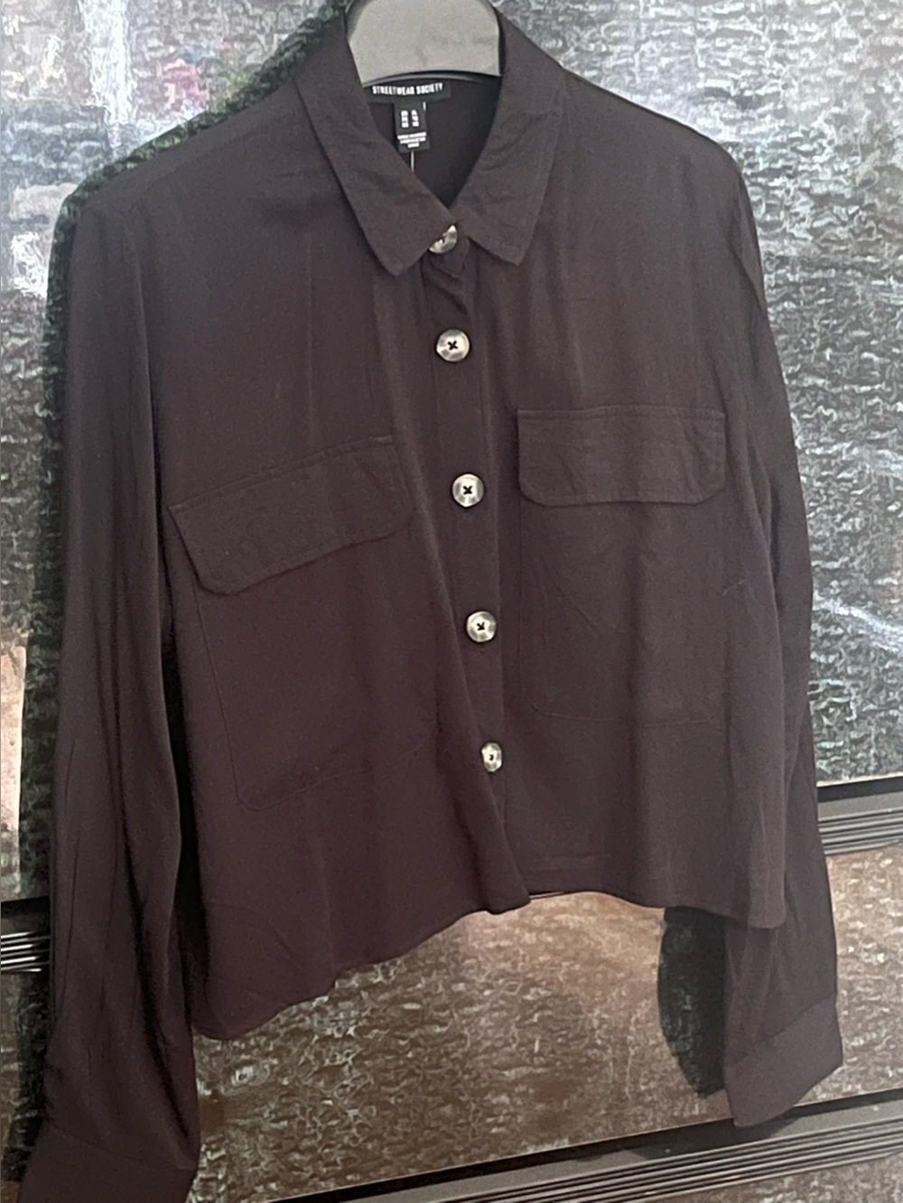 NWTBlack Cropped Button-Down Shirt Tortoise Shell Coloured Buttons Front Pockets